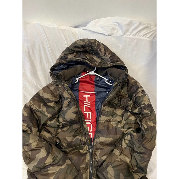 Tommy Hilfiger Camo Puffer Jacket - Picture 2 of 5